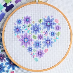 PATROON Mini bloemenhart sampler kruissteekkaart - pdf Patroon van mooie bloemen hartvormig modern klein eenvoudig ontwerp voor 7 inch hoepel
