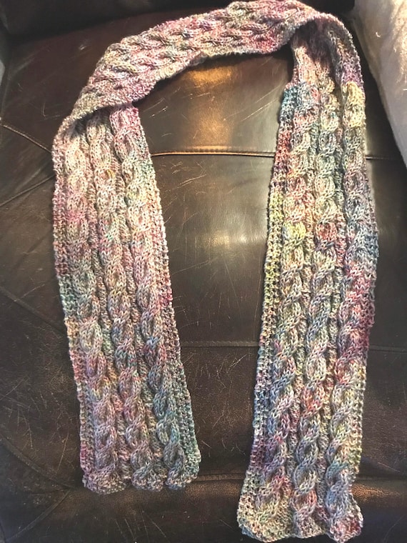Reversible cable scarf in variegated wool
