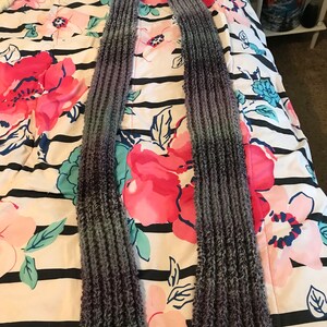 Extra long and warm knitted scarf in gray and purple