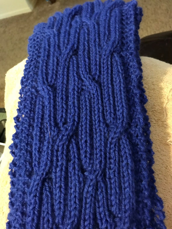 Lightweight blue cable reversible scarf