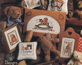 Beary dankbar, Bären Cross Stitch Chart, Bär auf Schaukelpferd, Bären in der Kutsche, Bär Kissen, Bär und Raggedy Ann, Bären und Beeren,