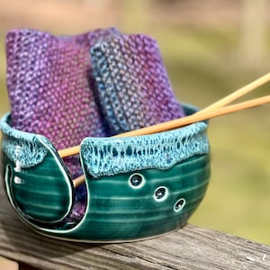 Ceramic Yarn Bowl, Green Knitting Bowls, Knitting & Crochet Container, Pottery Yarn Holder, Yarn Organizer, Gifts for Mom and Women Knitters
