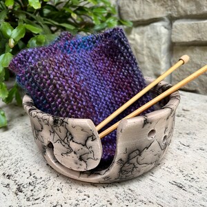 Ceramic Yarn Bowl, Horsehair Raku Bowl for Knitters, Knitting & Crochet, Pottery Yarn Bowl, Yarn Holder, Yarn Organizer, Gifts for Women