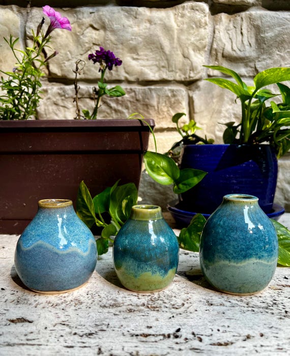 青緑色の陶器花瓶 青磁 青緑色の陶器製花瓶 錫雲？ - メルカリ