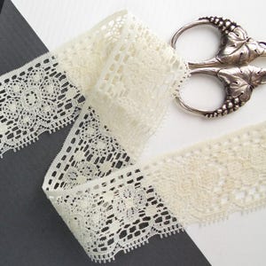 Floral Bobbin Lace Trim 5 Yardas Pétalos de flores Encaje texturizado 1.75" in. ancho Vintage Wedding Decor Embellishment Dress Lace Trim DIY Diadema
