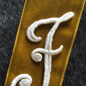 Parche termoadhesivo con letra cursiva F de Venecia, color blanco, para adornos artesanales, parches de palabras para ropa, sombreros y bolsos, parche bordado #5048