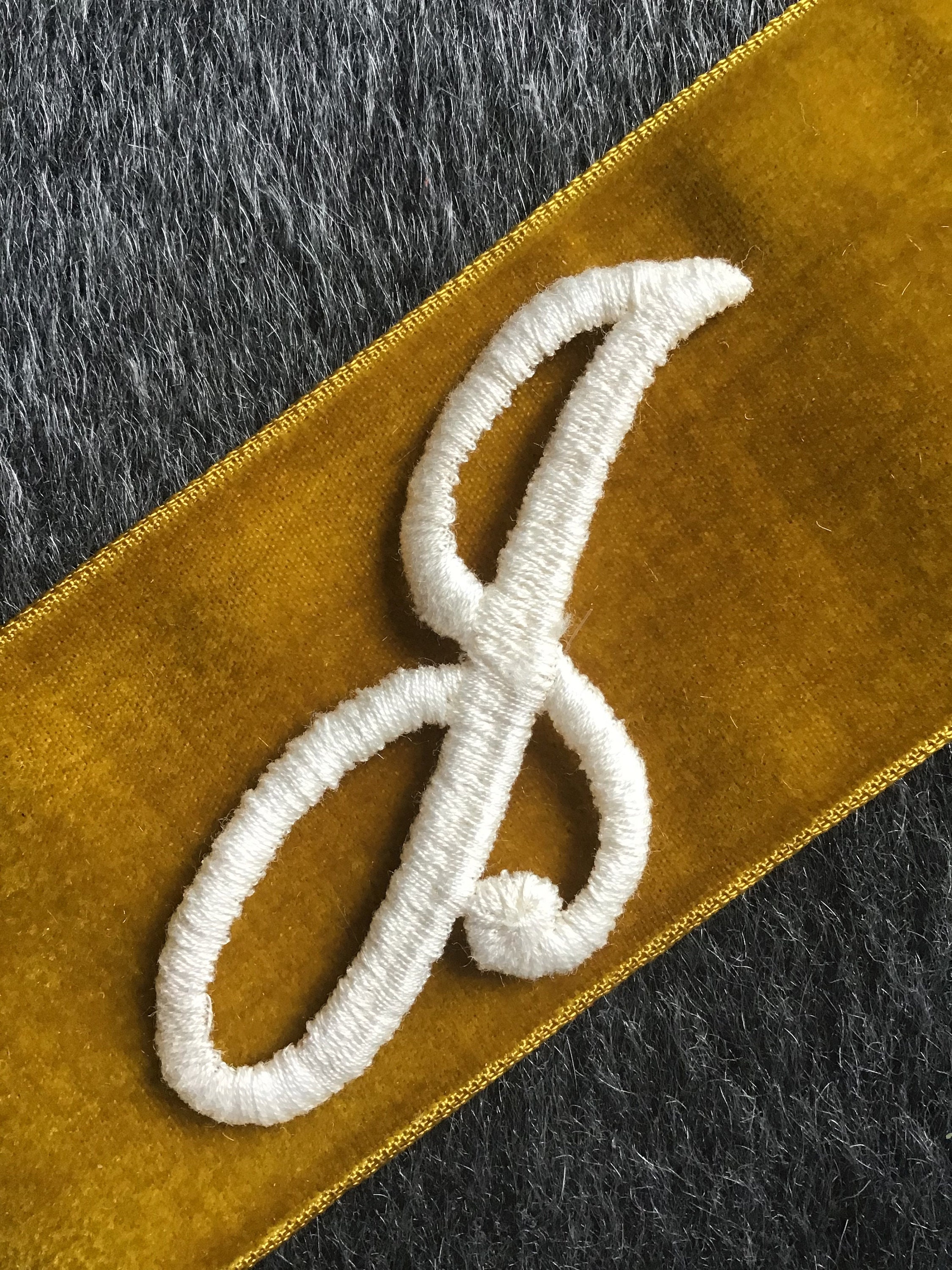 Iron On Embroidery Letters - Yellow O 1 3/8 Tall - Wrights Applique