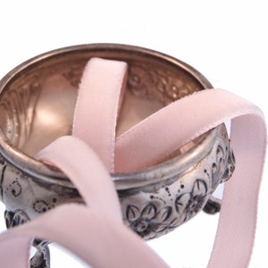 Cinta de terciopelo francés vintage al por mayor 7 mm bebé rosa terciopelo vestido cinta cortada a medida - joyería cinta artesanía #98 hecho en Francia