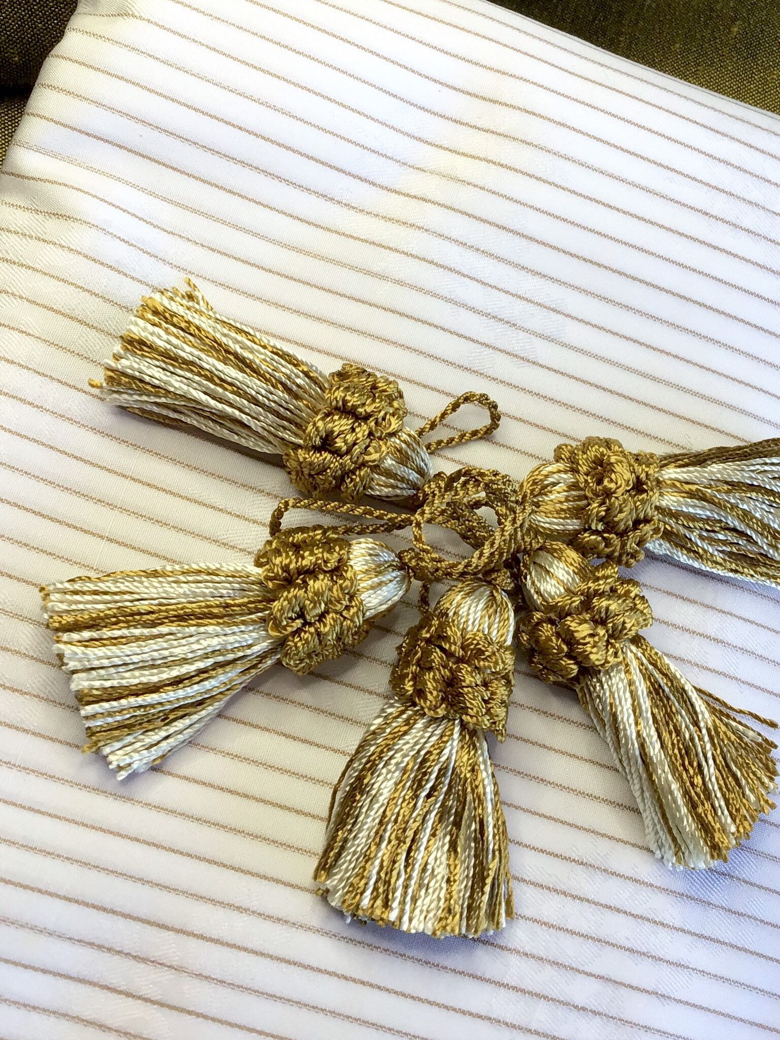 2pcs GOLD TASSELS Conso 2 LUXURY Decorative Key Tassels for Curtains,  Cushion, Home Decoration, Lamps & Embellishments H15 -  Hong Kong