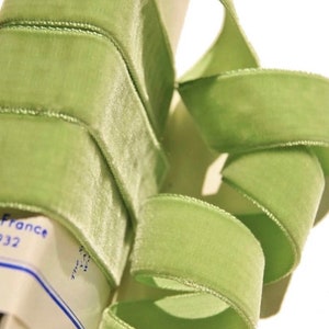 2 1/2 Wired Premium Velvet Ribbon w/ Tissue Back, Apple Green
