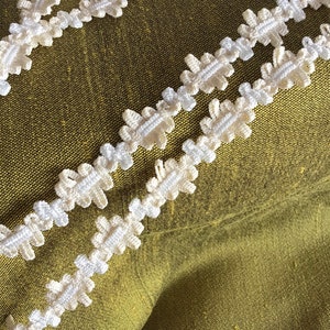 1/2" FANCY DAISY GEVLOCHTEN Trim op maat gesneden + kortingen per rol Groothandel witte zandvlecht voor kleding, ambachten, woondecoratie, versieringen