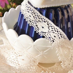 1 1/8&quot; Vintage Cluny Lace Trim - Off-White Trim by the Yard - Vintage Sewing Lace Trims Wholesale #127