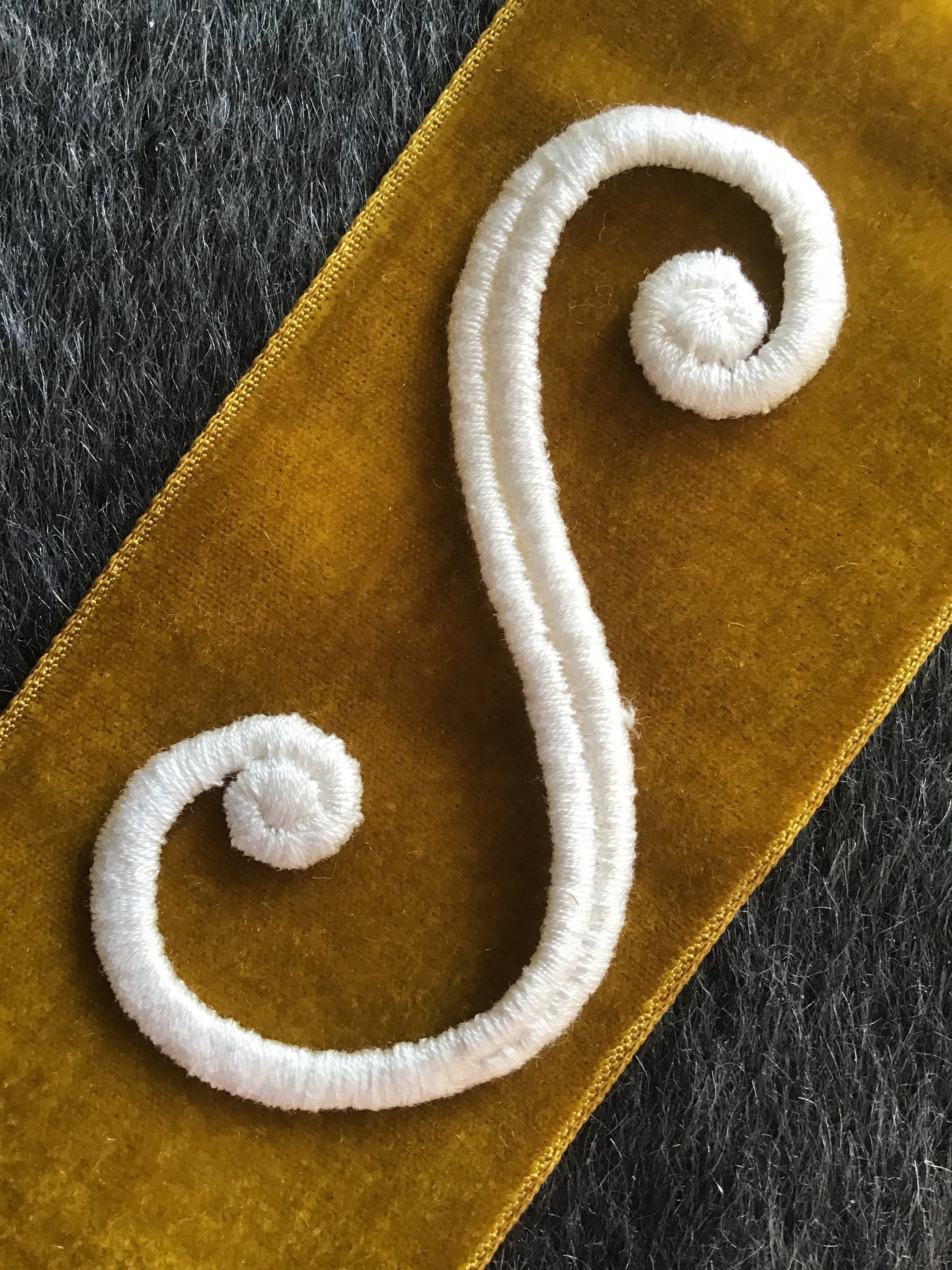 Cursive Letter S Off-White Iron-on Patch Venise Applique Craft Embellishments Word Patches for Clothings, Hats, Bags Embroidered Patch #5054