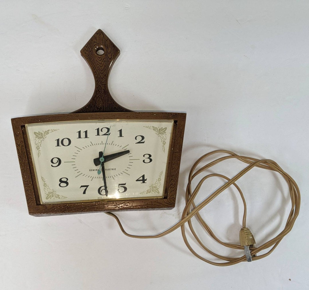Vintage MCM Wall Clock General Electric Kitchen Plug Faux Wood Model ...