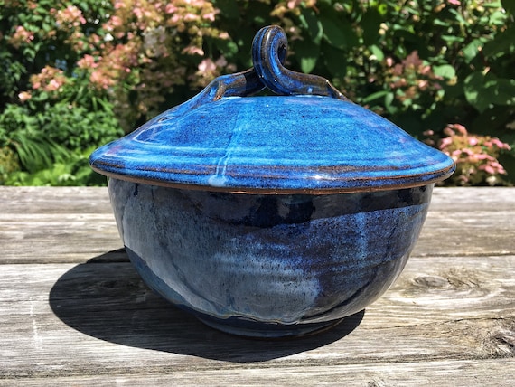 Lidded serving dishes hot sale