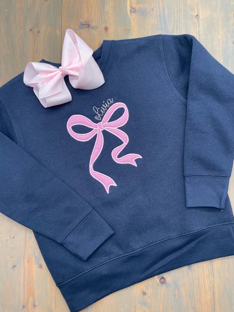 Girls Bow Sweatshirt, Embroidered Bow, Kids Crewneck, Girls Name Shirt, Monogram Youth Sweater, Personalized Shirt, Applique Pink Bow immagine 2