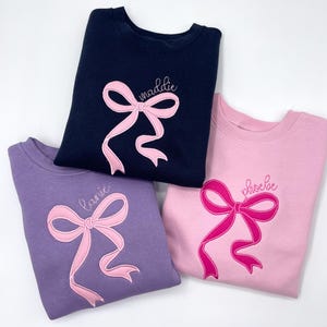 Girls Bow Sweatshirt, Embroidered Bow, Kids Crewneck, Girls Name Shirt, Monogram Youth Sweater, Personalized Shirt, Applique Pink Bow immagine 6