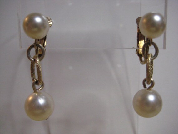 Vintage Faux Pearl Dangle Earrings - image 10