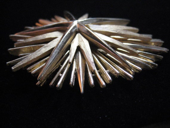 Vintage Crown Trifari Starburst Brooch - image 3