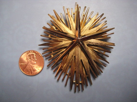 Vintage Crown Trifari Starburst Brooch - image 7