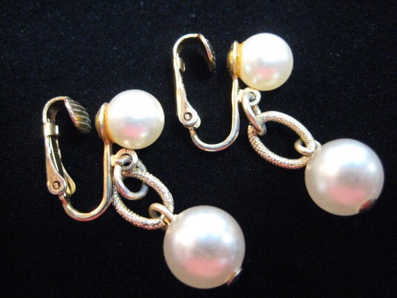 Vintage Faux Pearl Dangle Earrings - image 6