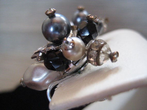 Vintage Vendome Faux Pearl and Rhinestone Earrings - image 4