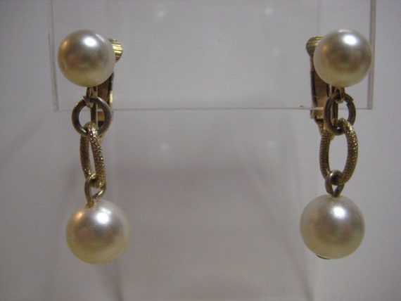 Vintage Faux Pearl Dangle Earrings - image 1