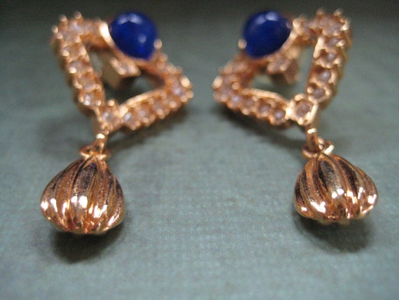 Vintage Avon Blue Cabochon Drop Earrings - image 10
