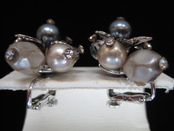 Vintage Vendome Faux Pearl and Rhinestone Earrings - image 5