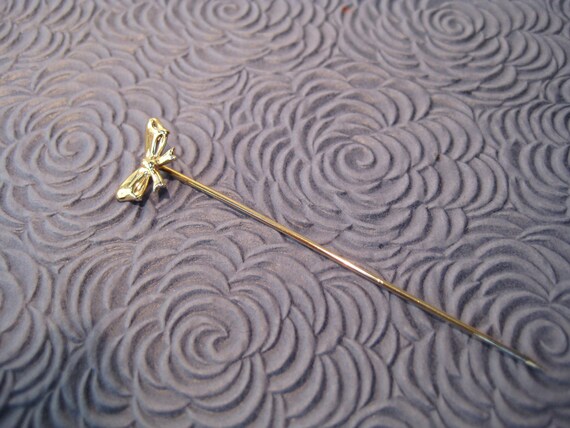 Tiny Gold Tone Bow Stick Pin - image 7