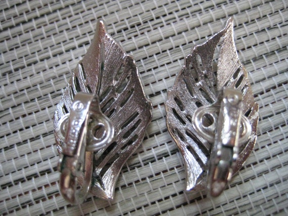 Vintage Crown Trifari Silver Tone Leaf Earrings - image 6