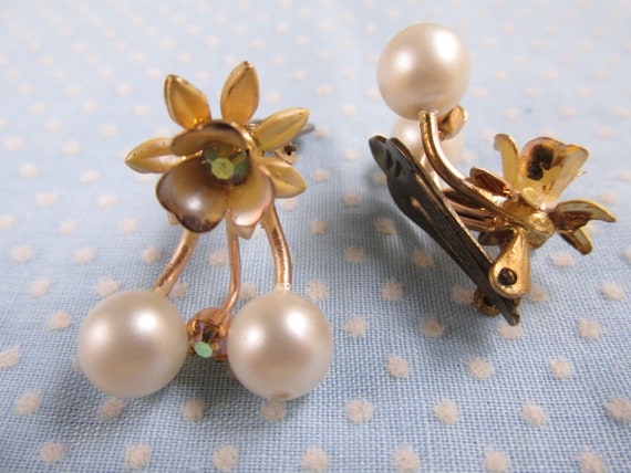 Vintage Austrian Faux Pearl and Enamel Earrings - image 3