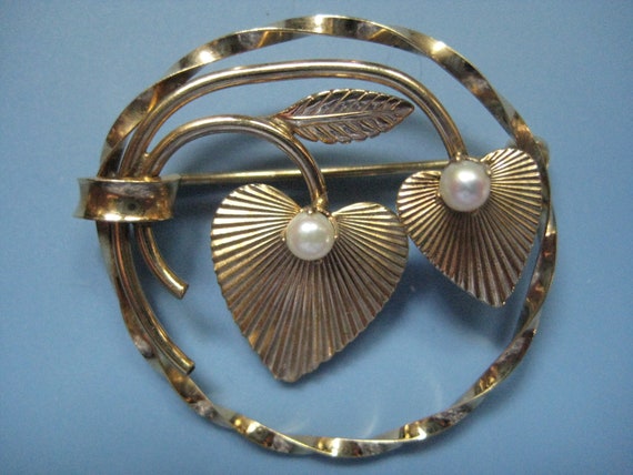 Vintage Gold Fill and Pearl Wreath Brooch - image 10