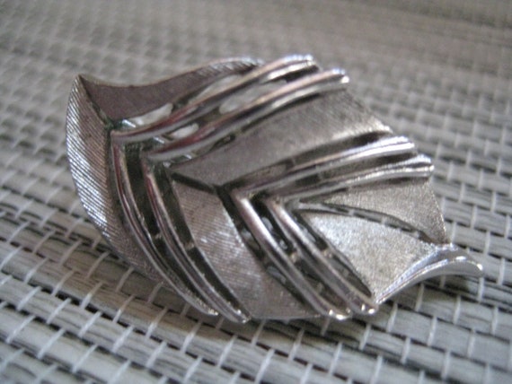 Vintage Crown Trifari Silver Tone Leaf Earrings - image 10