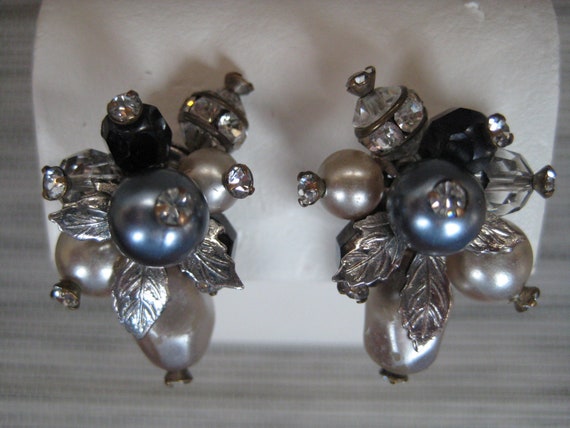 Vintage Vendome Faux Pearl and Rhinestone Earrings - image 8