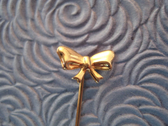Tiny Gold Tone Bow Stick Pin - image 10