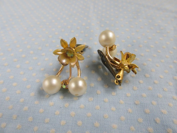 Vintage Austrian Faux Pearl and Enamel Earrings - image 10