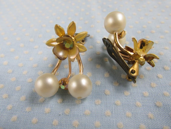 Vintage Austrian Faux Pearl and Enamel Earrings - image 9