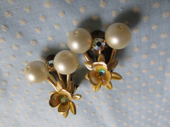 Vintage Austrian Faux Pearl and Enamel Earrings - image 1