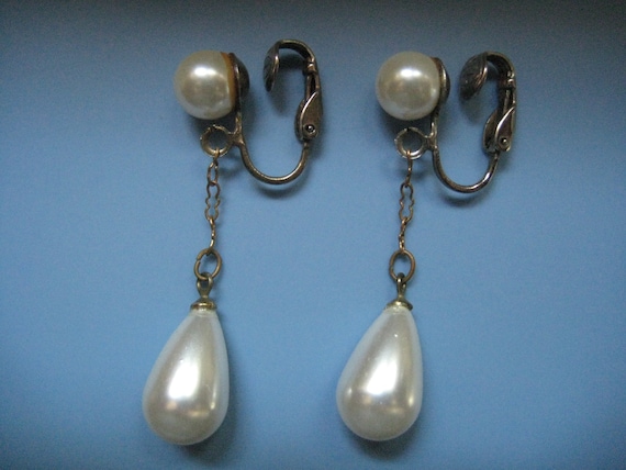 Pearl teardrop hotsell earrings vintage