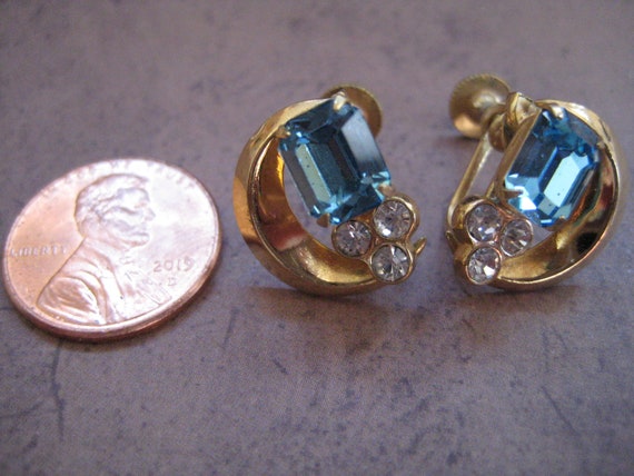 Blue and White Rhinestone Screw Back Earrings - image 6
