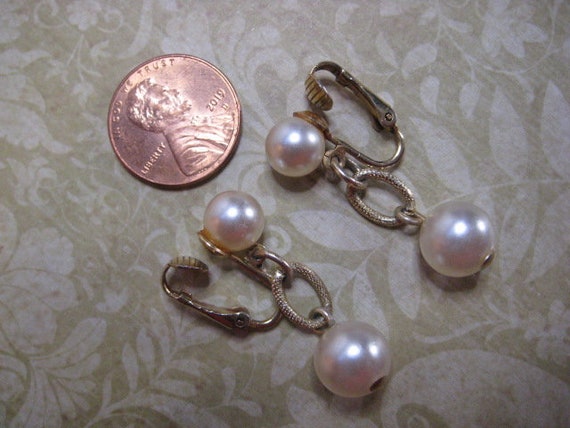 Vintage Faux Pearl Dangle Earrings - image 8