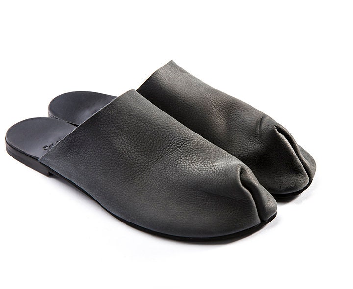 flat black mules womens