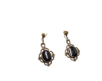 Vintage earrings made of nickel silver with onyx.