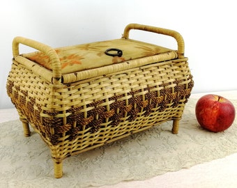 Vintage 1950s wickerwork trunk coffer chest basket or bench for dolls