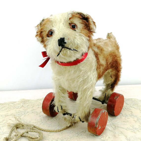 steiff dog on wheels