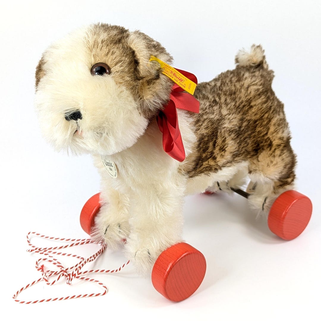 Steiff Dog Classic Molly 1927 on Wheels Mint 10 Inches Vintage