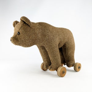 Antiker Steiff Bär auf Rädern 1918 bis 1920 nur 7 Zoll groß aus Ersatzgewebe hergestellt