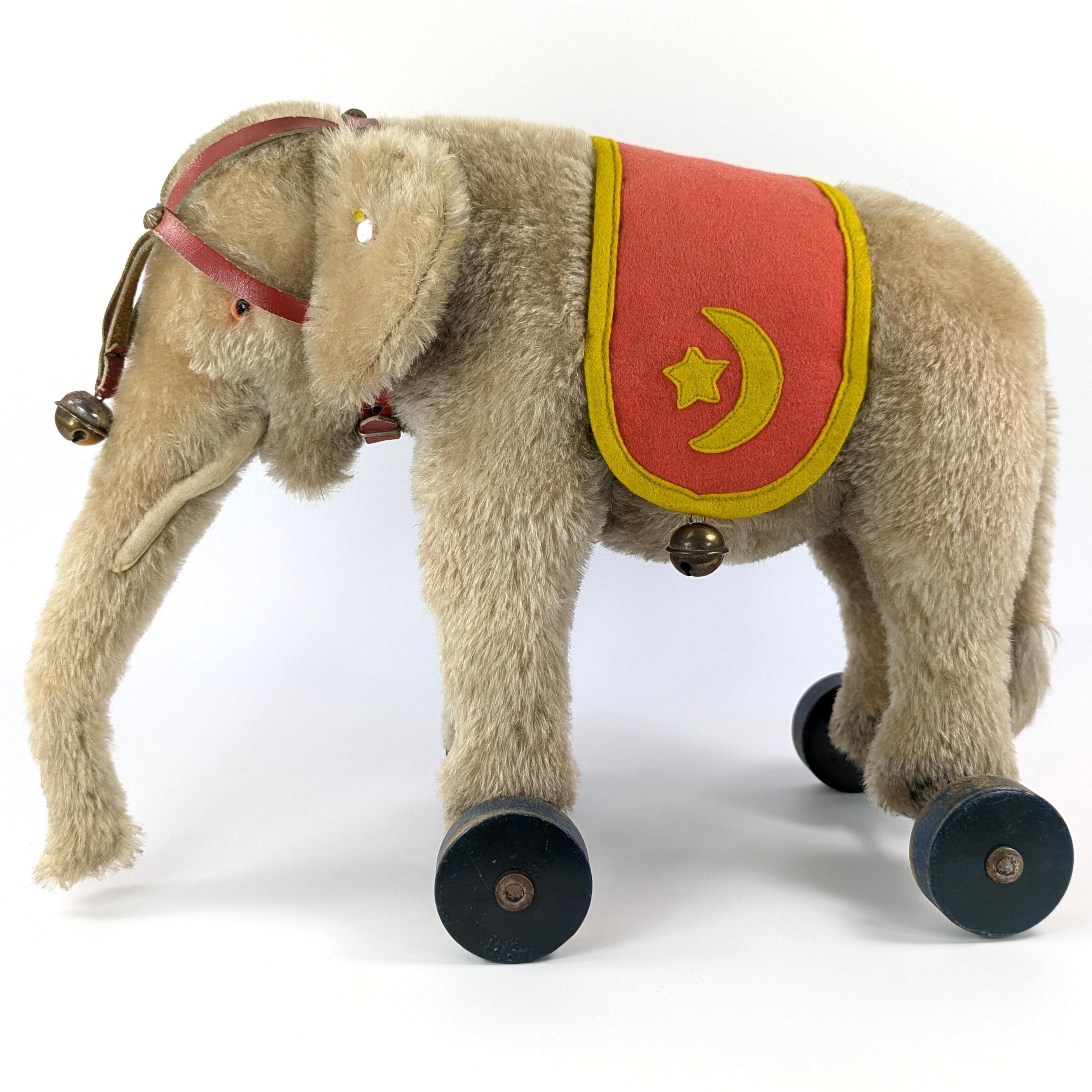 ✧✧専用✧✧ ヴィンテージ シュタイフ　猿　三輪車 プルトイ シュタイフの象、木製の車輪、ボタン付き、革のホルター、鞍の布