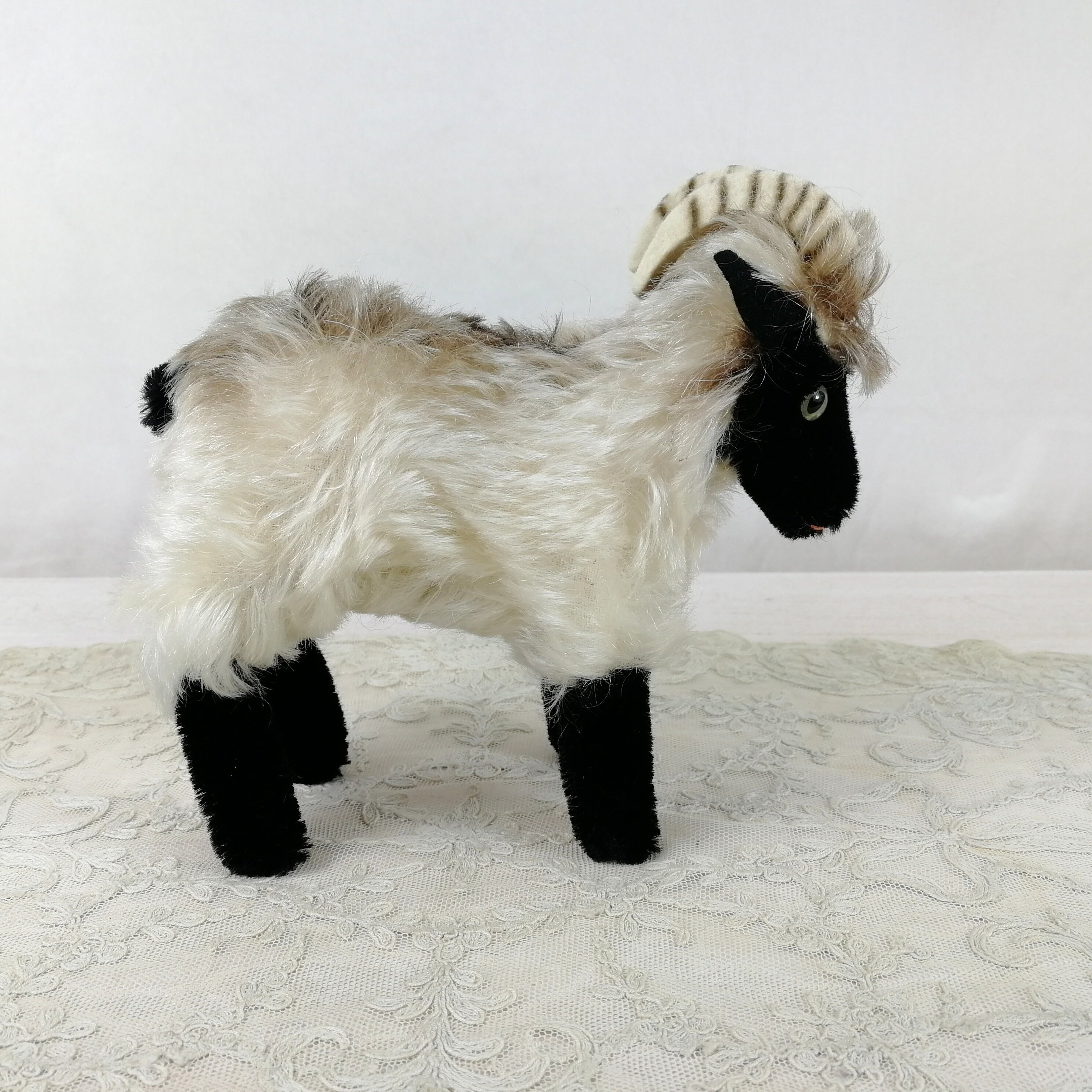Steiff Mountain Sheep With All Ids 7 Inches Vintage 1959 to 1964